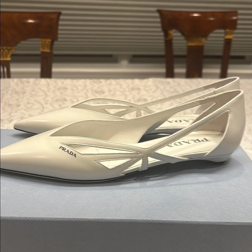 Prada Women's cut out white leather Flats size 39 - Picture 2 of 4